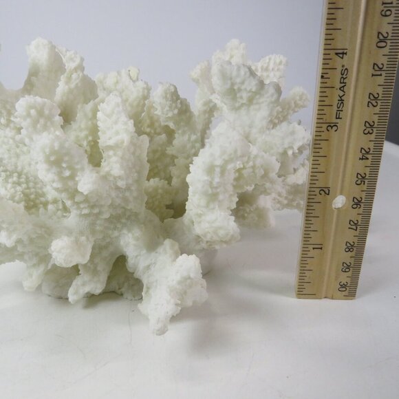 Faux Coral (very realistic) White 5" tall 9x7" wide over 1lb has a repaired arm - Picture 7 of 12